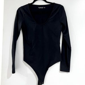 Abercrombie & Fitch Seamless Fabric Scoopneck Bodysuit | Size M